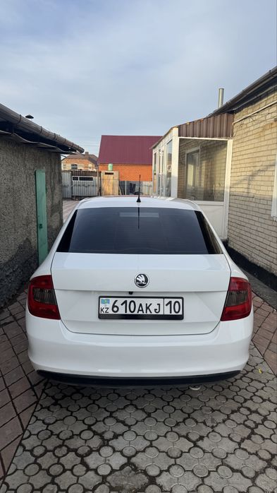 Продам шкоду рапид 2013 год