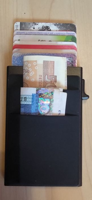 Cardholder Кртодържател. Метален Портфейл за карти, със защита от ска