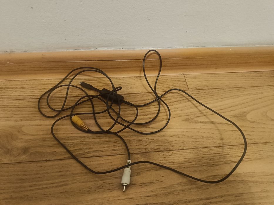 Много разъёмов для устройств.