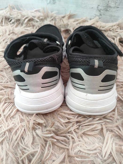 Продам лёгкие кроссовки для мальчика