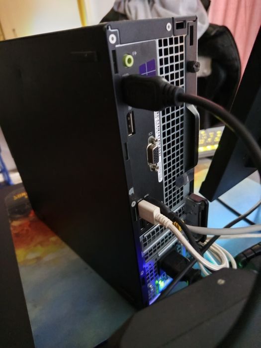 Vând PC DELL 8GB RAM/120GB Stocare