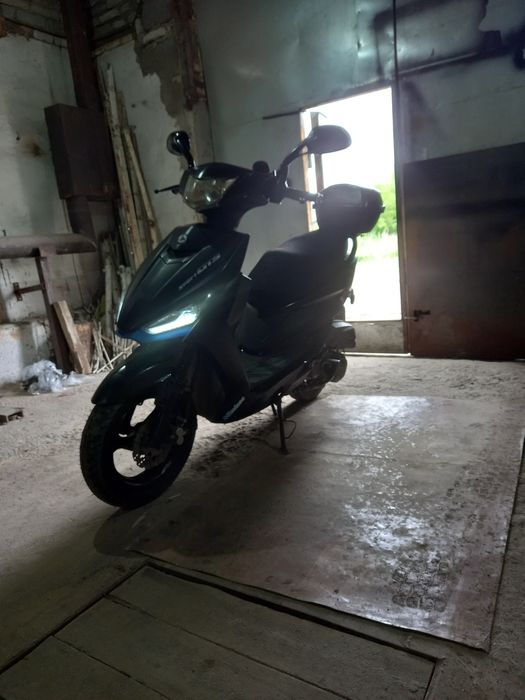 Продам скутер 150 кубов.