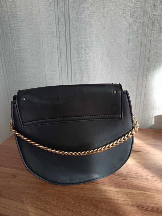Дамска черна чанта кожена