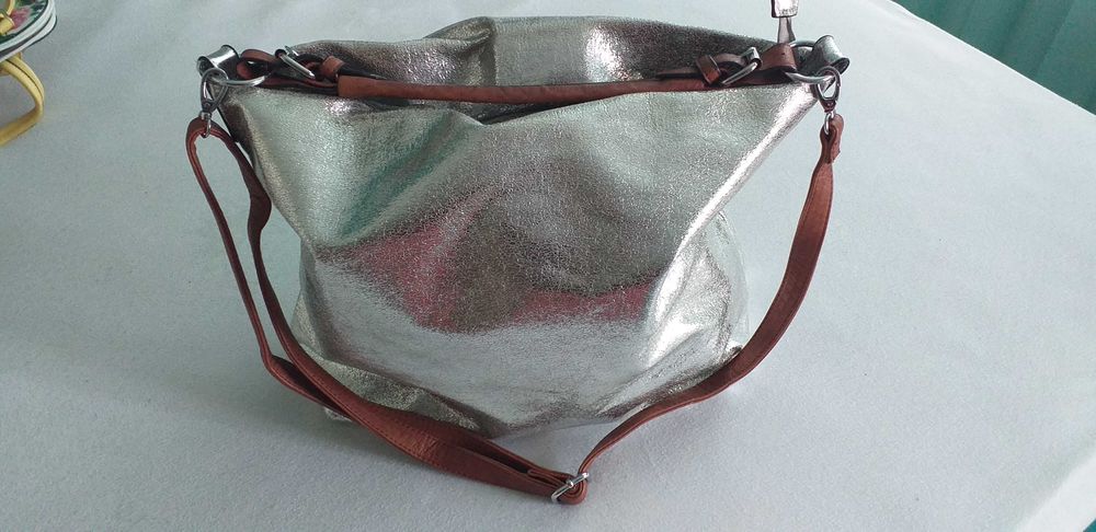 Дамска бяла и сива чанта за модерна дама-30лв.