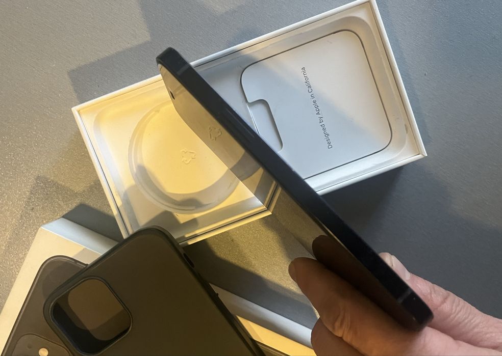 iPhone 12 midnight black