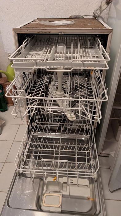 MIELE - съдомиялна машина за вграждане 40 см.