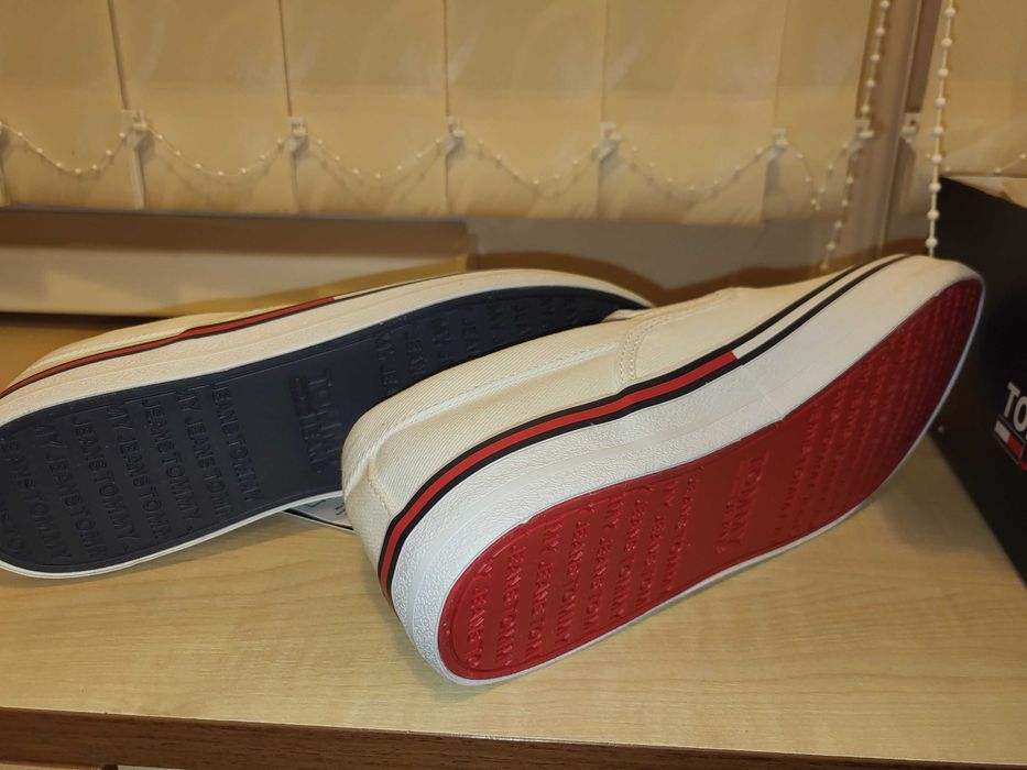 Нови дамски спортни обувки Tommy Jeans