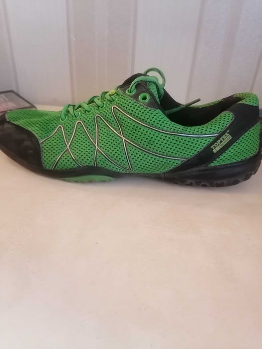 Кроссовки фирменные спортивные