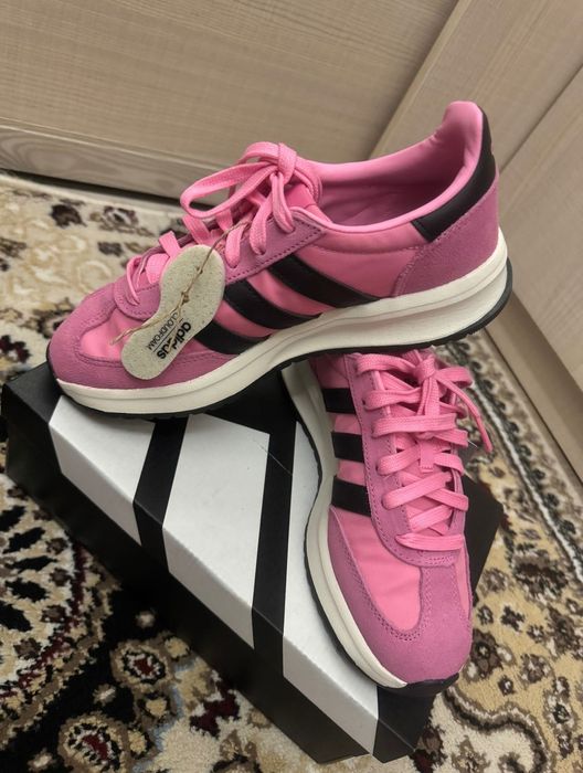 Кроссовки adidas