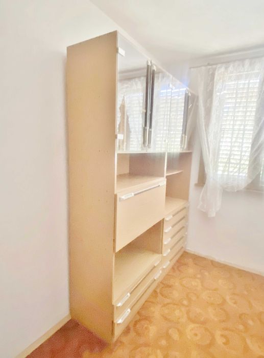 Цена - 40€. Два Компактни Модула за Дневна стая в цвят Млечен Дъб/Бук