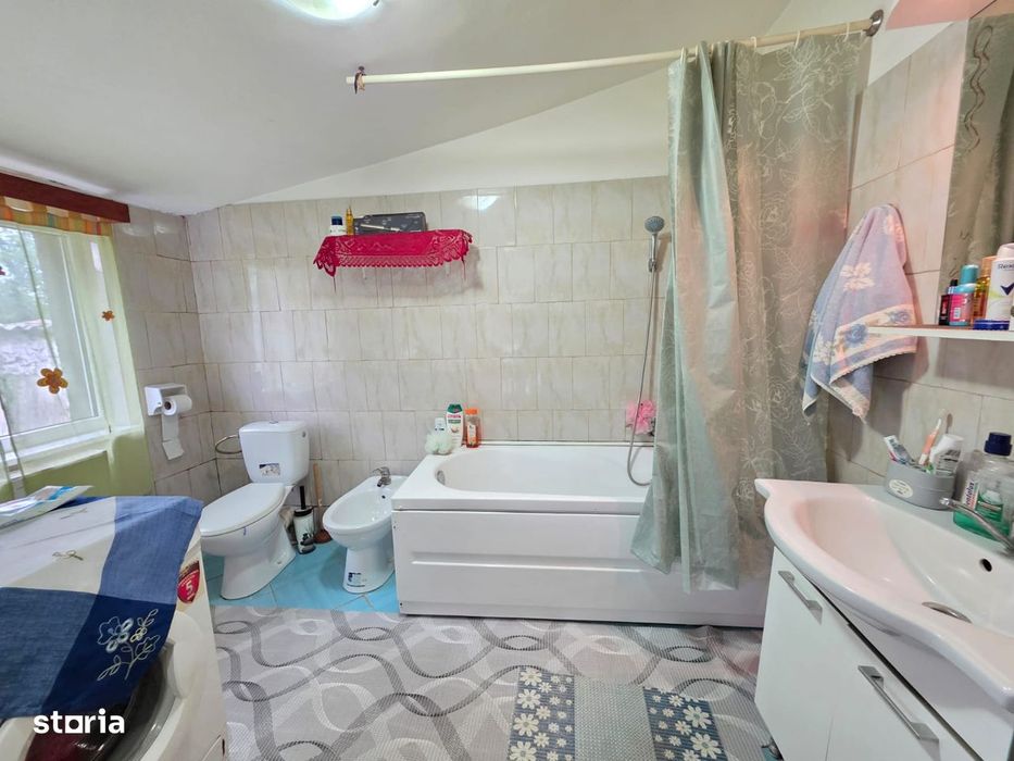 Casă în Horia, cărămidă, teren 1.260 mp, toate utilitățile, 3 camere