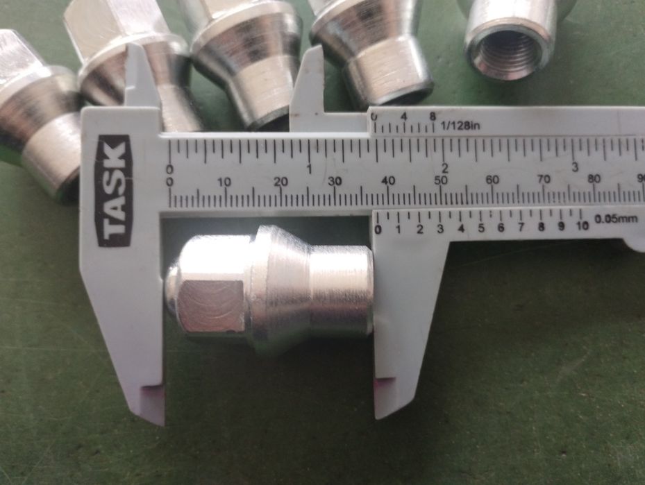 Piulițe Nissan Suzuki cu guler 12 mm