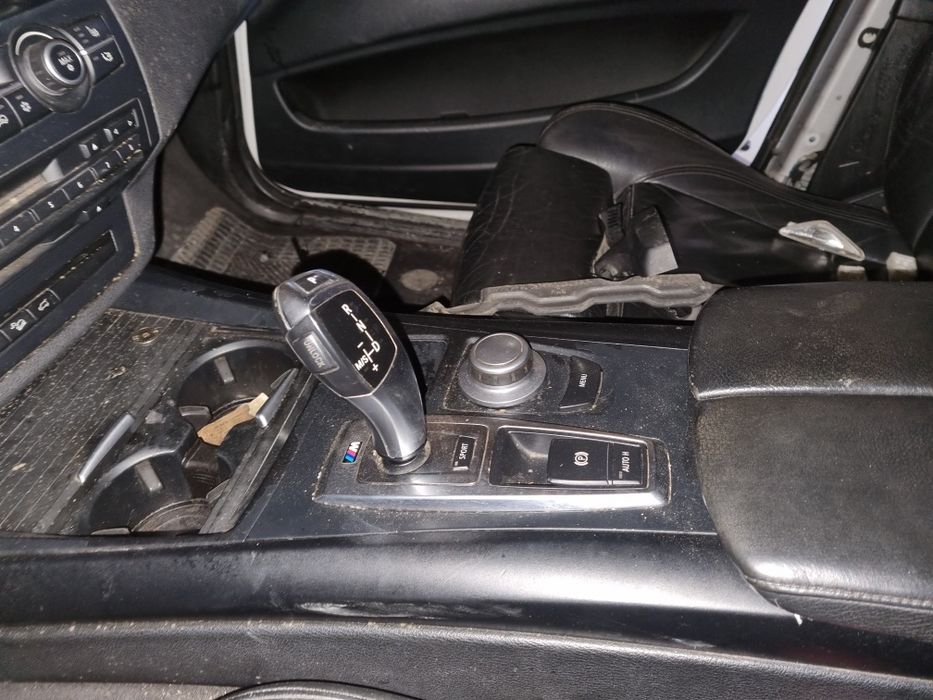 Dezmembrez bmw x5 e70 3.0d 235 cp