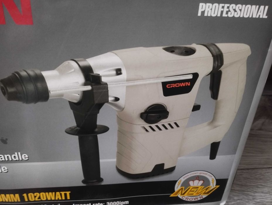 Перфоратор CROWN -СТ 18026 . Новый, в упаковке.