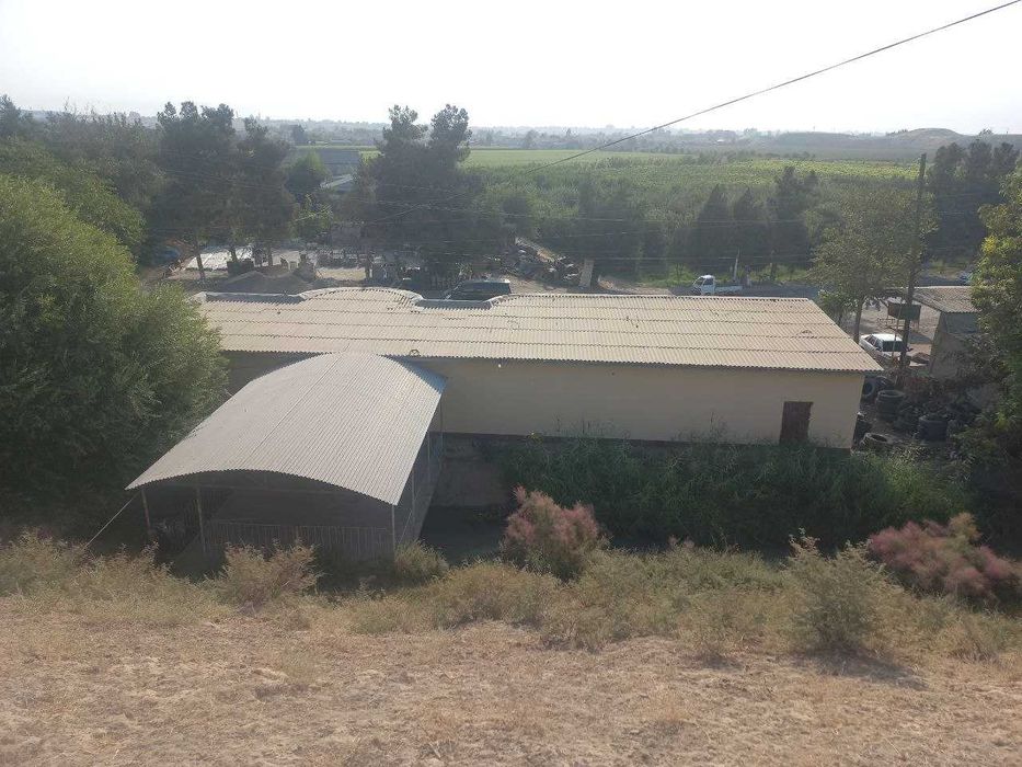 4 сотих ер сотилади (1.7сотих бино). Денов Ғалаба йўлни устида