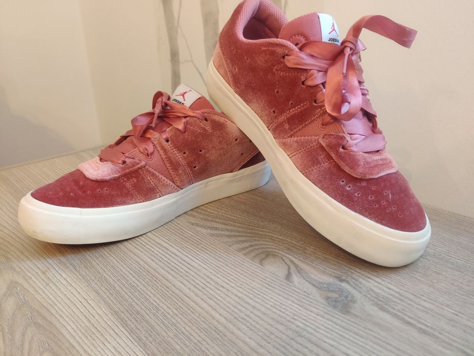Jordan Series se low"PINK VELVET".nr38.5