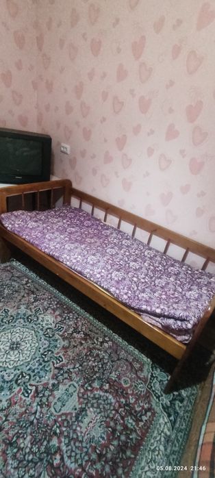 Кровать подростковая двухъярусная натуральное дерево б/у.В хорошем сос