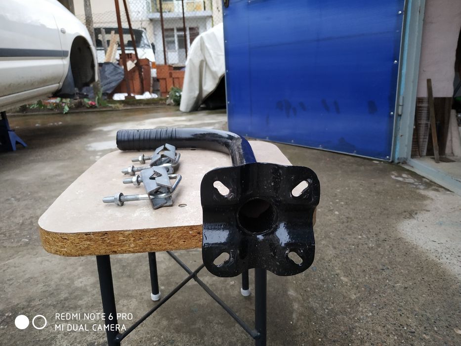 Сателитна антена с конвертор и стойка