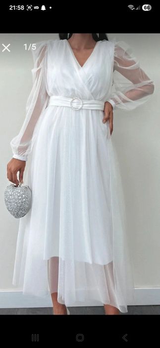 Vând rochiță albă