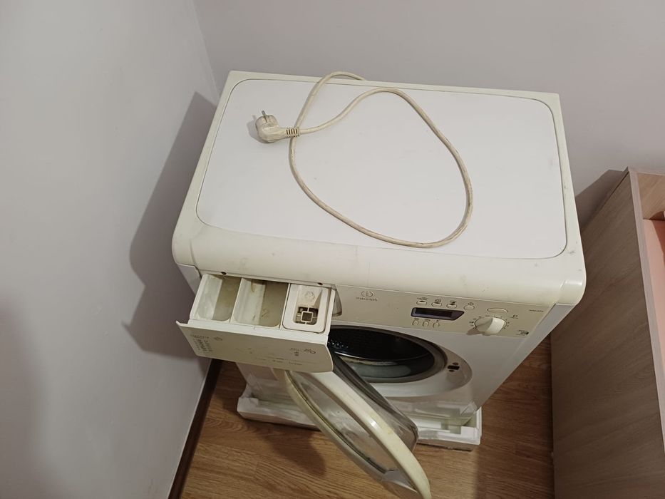 Стиральная машина INDESIT
