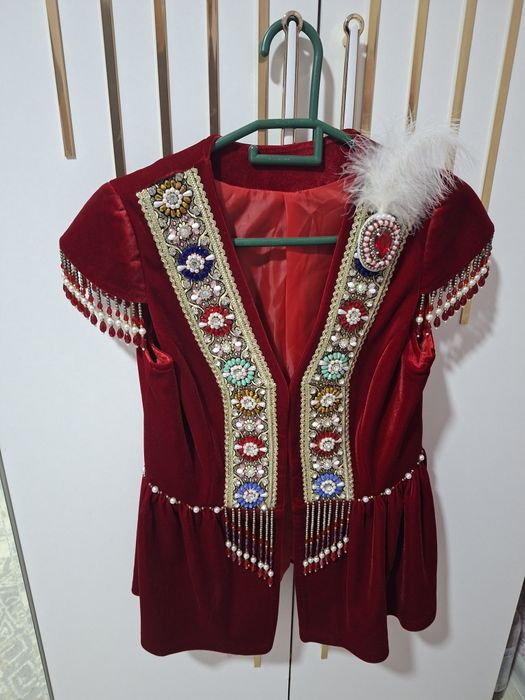 Кажекей Бешпент Камзол, Тройка