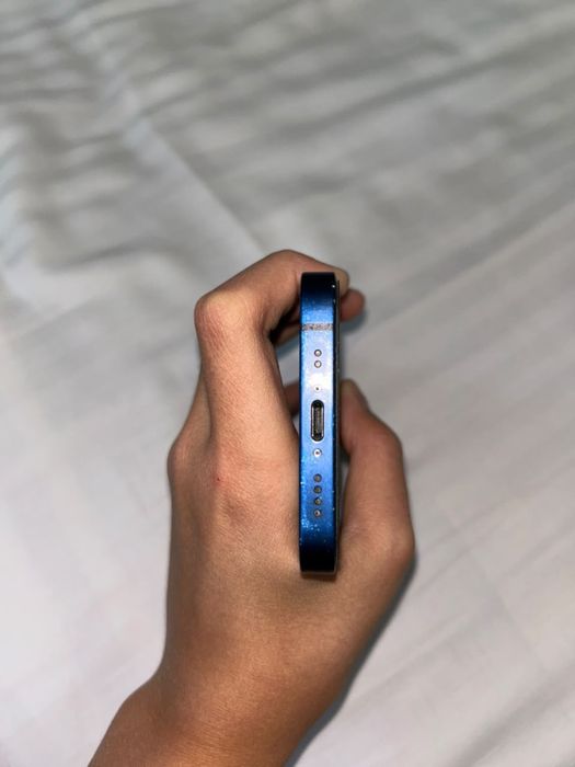 iPhone 12 mini в отличном состоянии