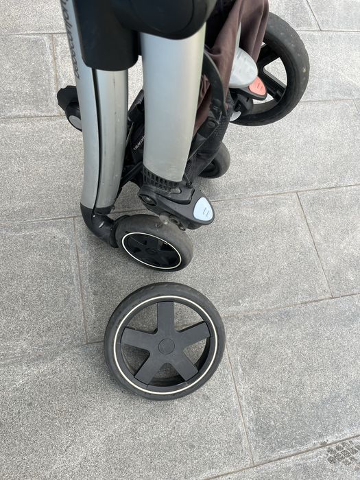 Количка Bebeconfort Elea с допълнителни артикули