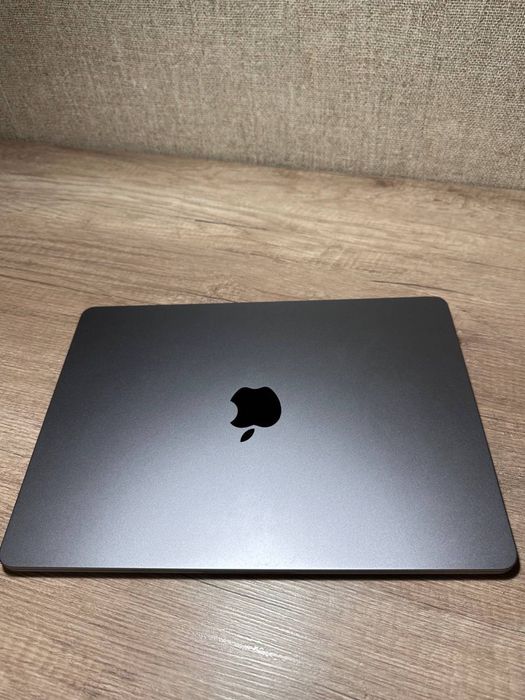 Продам Macbook m3 air 13