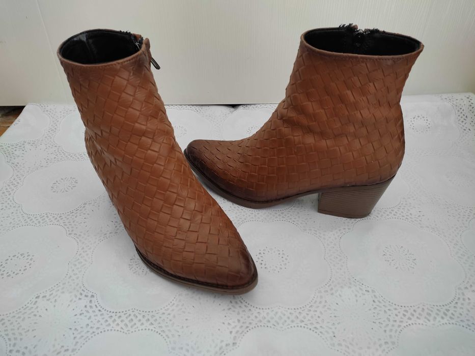 Botine scurte cu toc mic