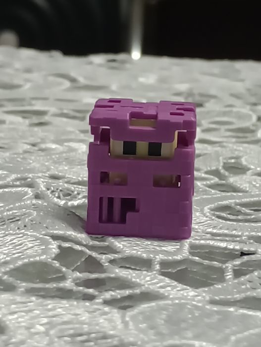 Set figurine Kinder Joy Minecraft Alex shulker și creper