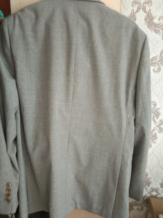 Мужские костюмы б/у