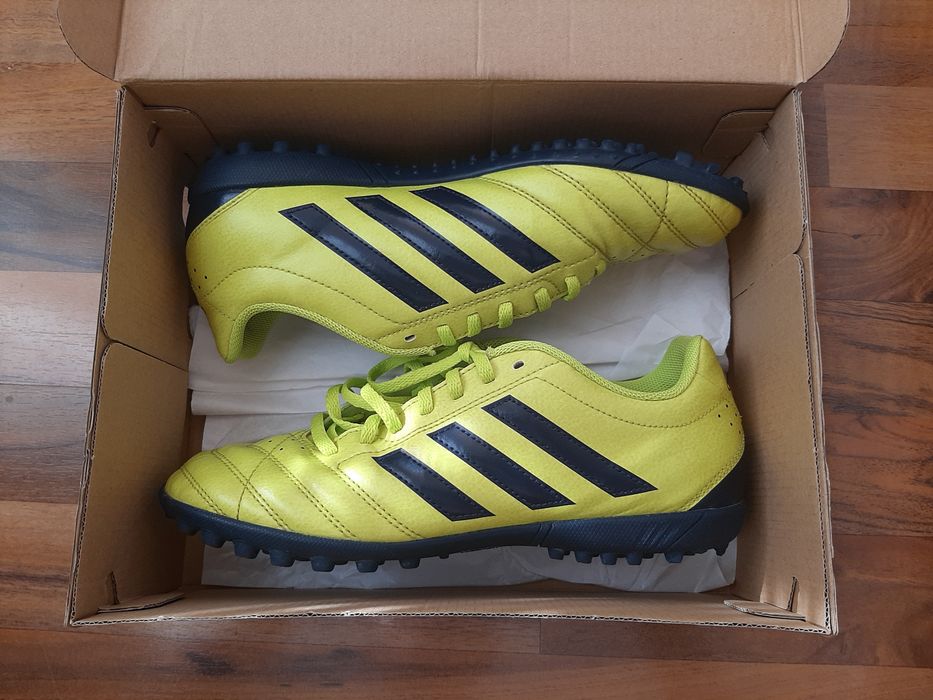 Оригинални бутонки Adidas