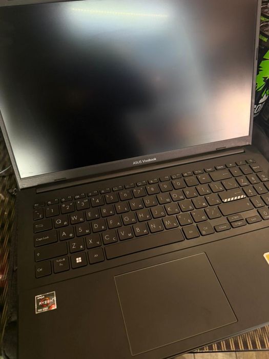 ноутбук продаю срочно