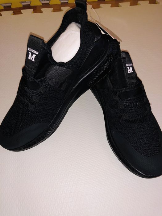 Продам новые кроссовки