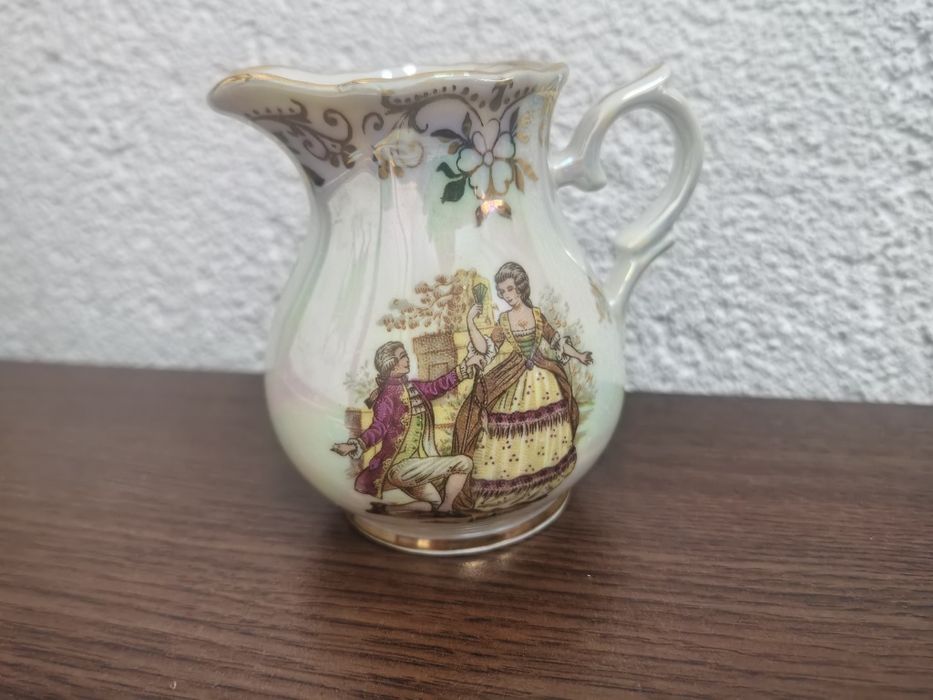 Колекционерски чайник и латиера