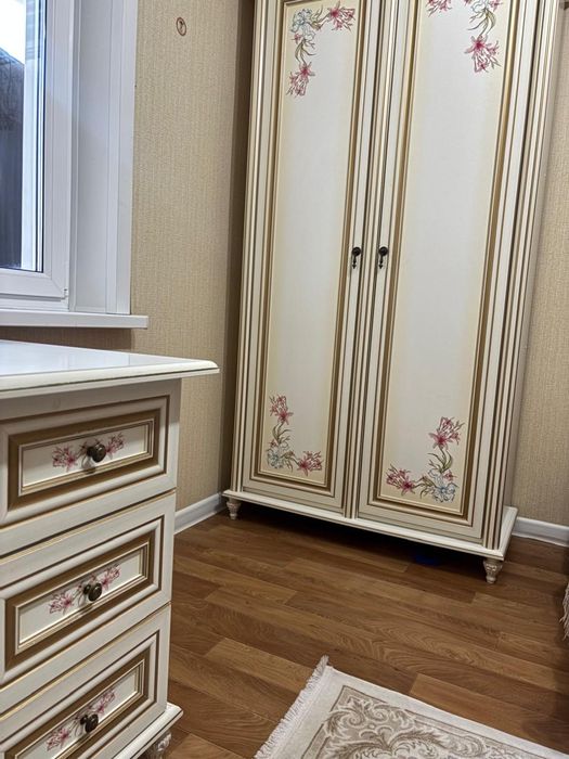 Продам шкаф двухсторонний