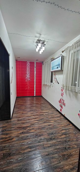 Мирзо Улугбек 3 комнатная 2 этаж Собственник
