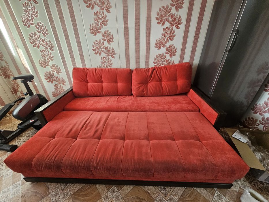 Продаётся Диван в хорошем состоянии