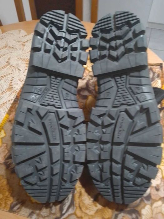 Продавам мъжки зимни обувки