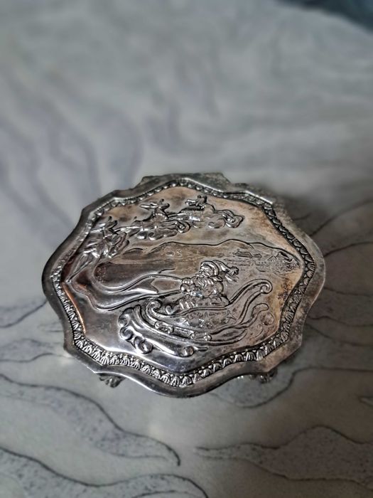 Красива кутия за бижута