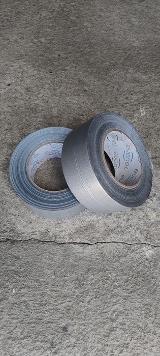 Vând, 2 bucăți de bandă adezivă textilă de tip "duct tape", de culoare argintie!