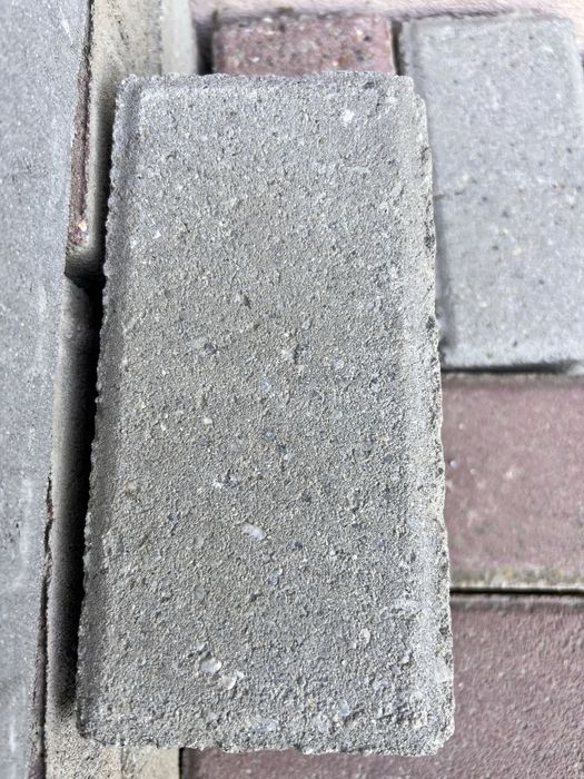 Pavele beton gri si rosu