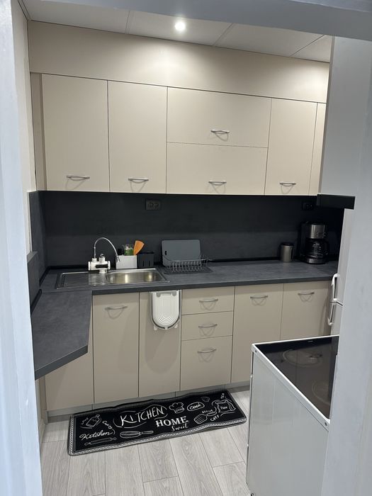 Дава се под наем Тристаен апартамент в Ямбол, Център - 105 кв.м за 385 € - Снимка #2