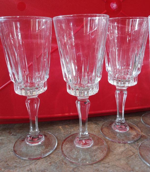 Две кристални гарафи и 6 кристални чаши за ракия