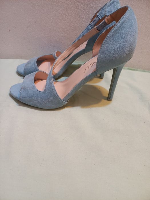 Pantofi cu toc 40
