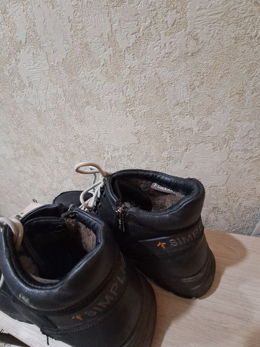 Продам  зимние мужские ботинки.