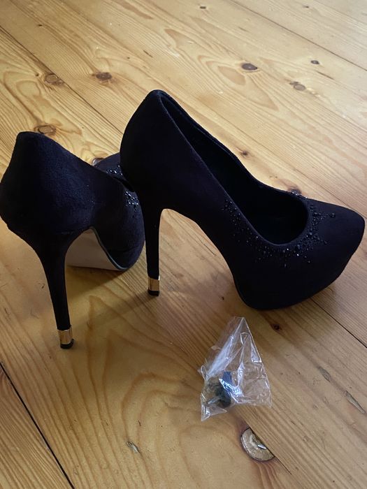 Pantofi negri  cu toc eleganti