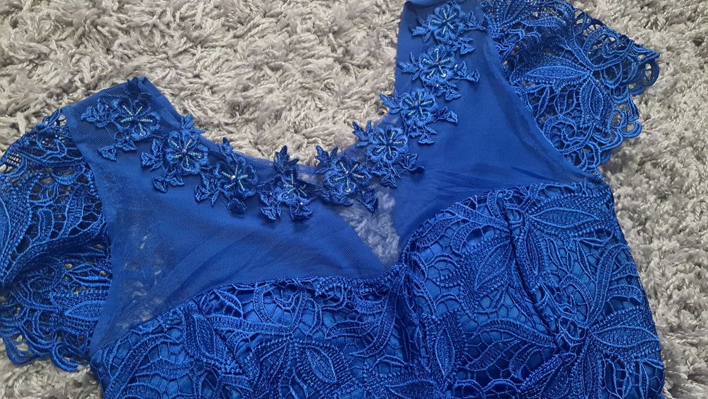 Vând rochie albastru royal mărime 42-48