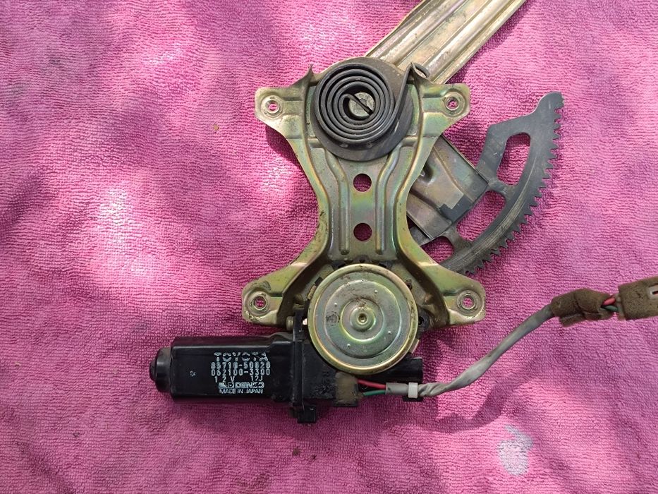 Стеклоподьемник Lexus LS 400