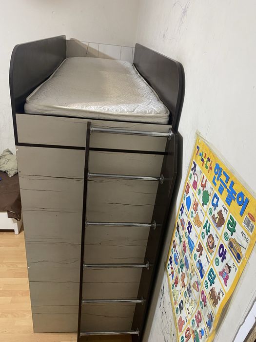 Продам детскую кровать -чердак 3в1